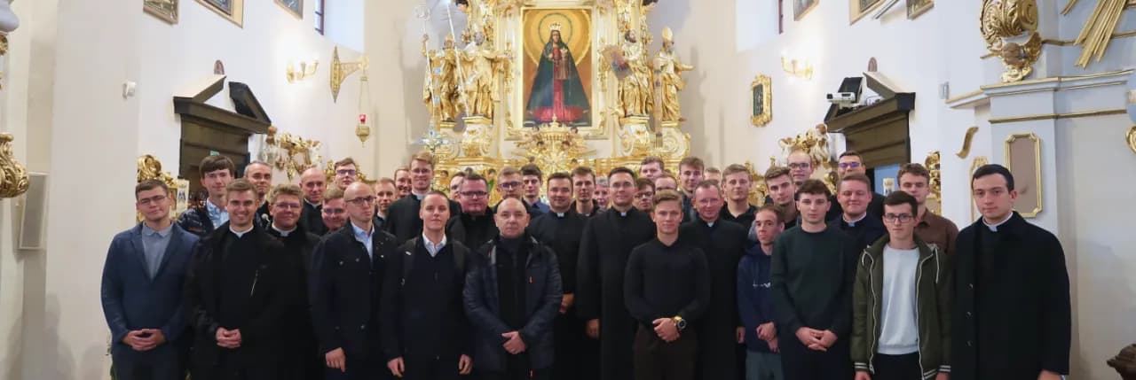 Sanktuarium Matki Bożej Kodeńskiej: historia, msze i praktyczne wskazówki dla pielgrzymów Sanktuarium Matki Bożej Kodeńskiej: historia, msze i praktyczne wskazówki dla pielgrzymów