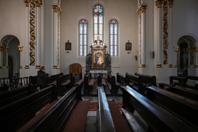 Dlaczego katolicy nie jedzą mięsa w piątek? Religijne i historyczne wyjaśnienie praktyki Dlaczego katolicy nie jedzą mięsa w piątek? Religijne i historyczne wyjaśnienie praktyki