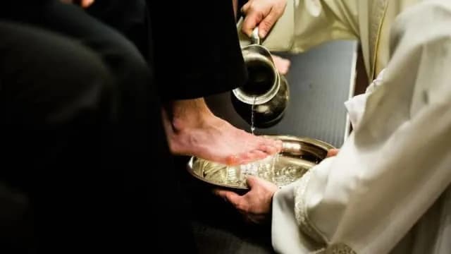 Co się dzieje podczas mszy świętej? Poznaj jej głębokie znaczenie Co się dzieje podczas mszy świętej? Poznaj jej głębokie znaczenie