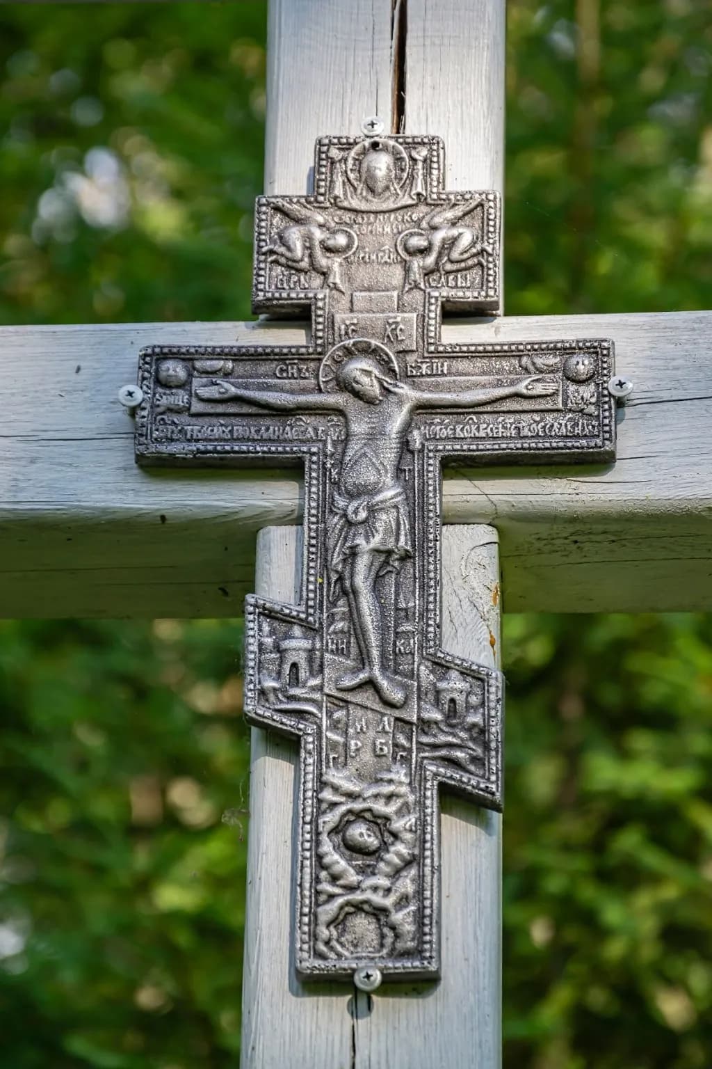 Czy katolik może nosić krzyż prawosławny? Wyjaśniamy różnice i zasady Czy katolik może nosić krzyż prawosławny? Wyjaśniamy różnice i zasady