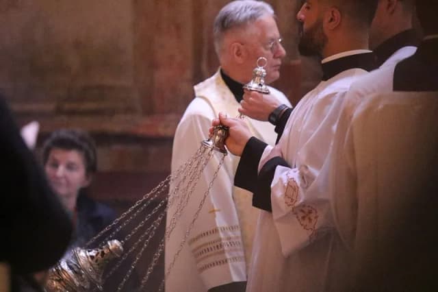 Msza Wieczerzy Pańskiej ile trwa? Odkryj znaczenie i różnice w czasie Msza Wieczerzy Pańskiej ile trwa? Odkryj znaczenie i różnice w czasie