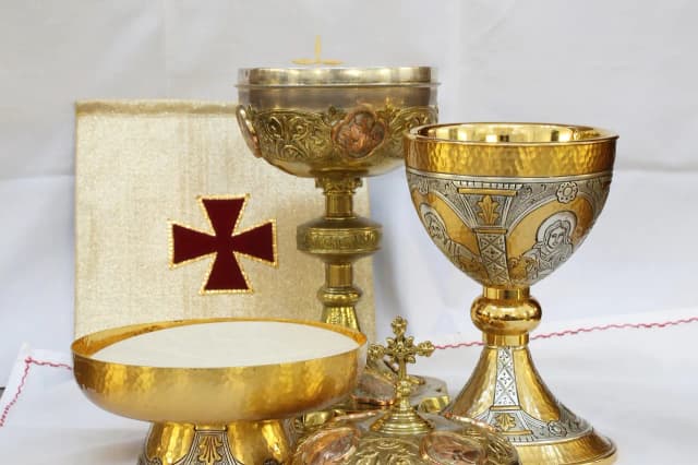 Msza konwentualna – co to jest i dlaczego jest tak ważna w liturgii? Msza konwentualna – co to jest i dlaczego jest tak ważna w liturgii?