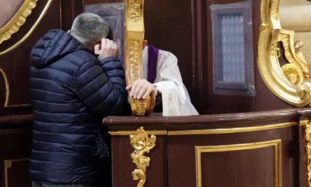 Jakie grzechy się mówi na spowiedzi? Nie popełniaj tych błędów Jakie grzechy się mówi na spowiedzi? Nie popełniaj tych błędów