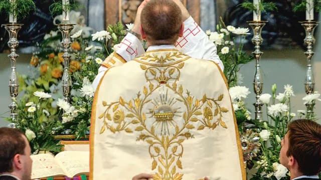 Od kiedy msze po polsku? Kluczowe zmiany w liturgii katolickiej Od kiedy msze po polsku? Kluczowe zmiany w liturgii katolickiej