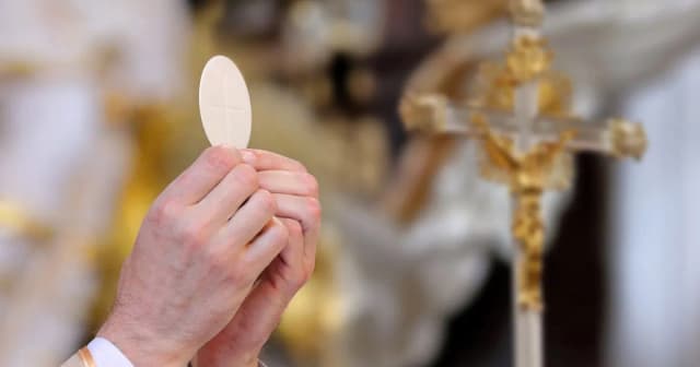 Jaka modlitwa zamiast mszy? Poznaj alternatywy dla Eucharystii Jaka modlitwa zamiast mszy? Poznaj alternatywy dla Eucharystii