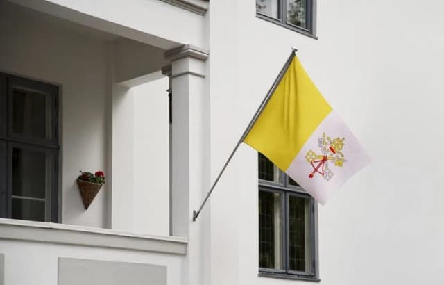Jak wieszać flagę Watykanu poprawnie, unikając najczęstszych błędów Jak wieszać flagę Watykanu poprawnie, unikając najczęstszych błędów